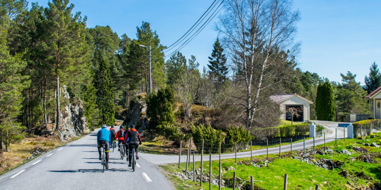 På sykkelferie med De Historiske og Bike the Fjords i vakkert kystlandskap