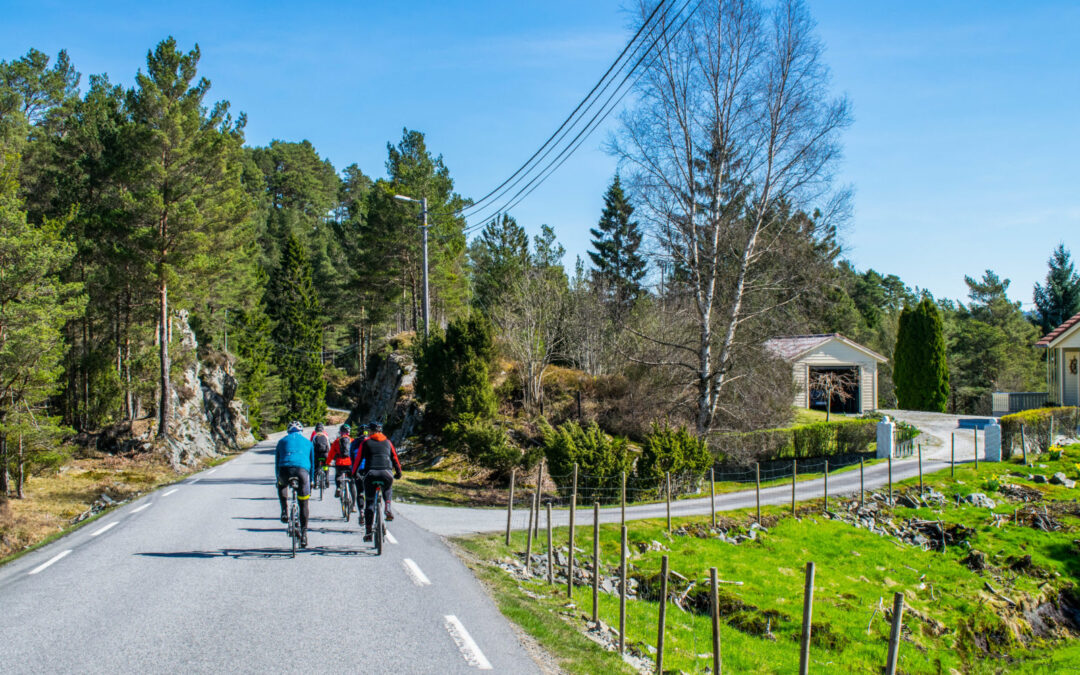 På sykkelferie med De Historiske og Bike the Fjords i vakkert kystlandskap