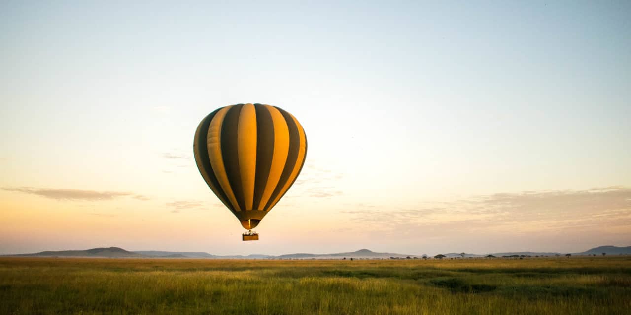 I varmluftsballong over Serengeti