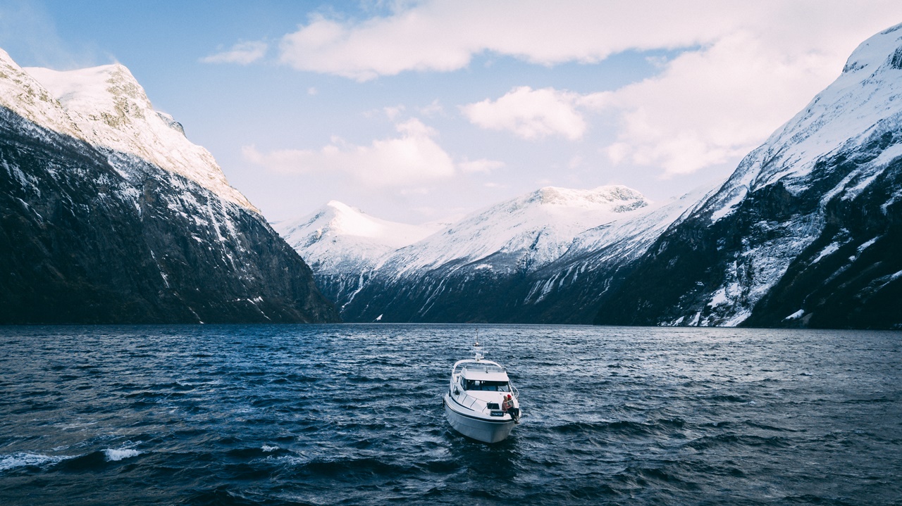 Hjørundfjord privatcruise