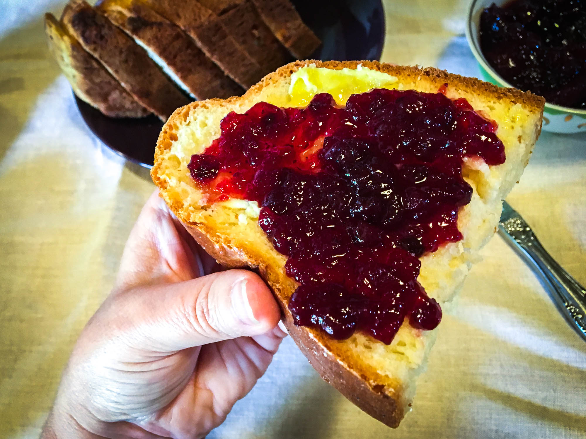 Hjemmelaget brød og syltetøy Latvia