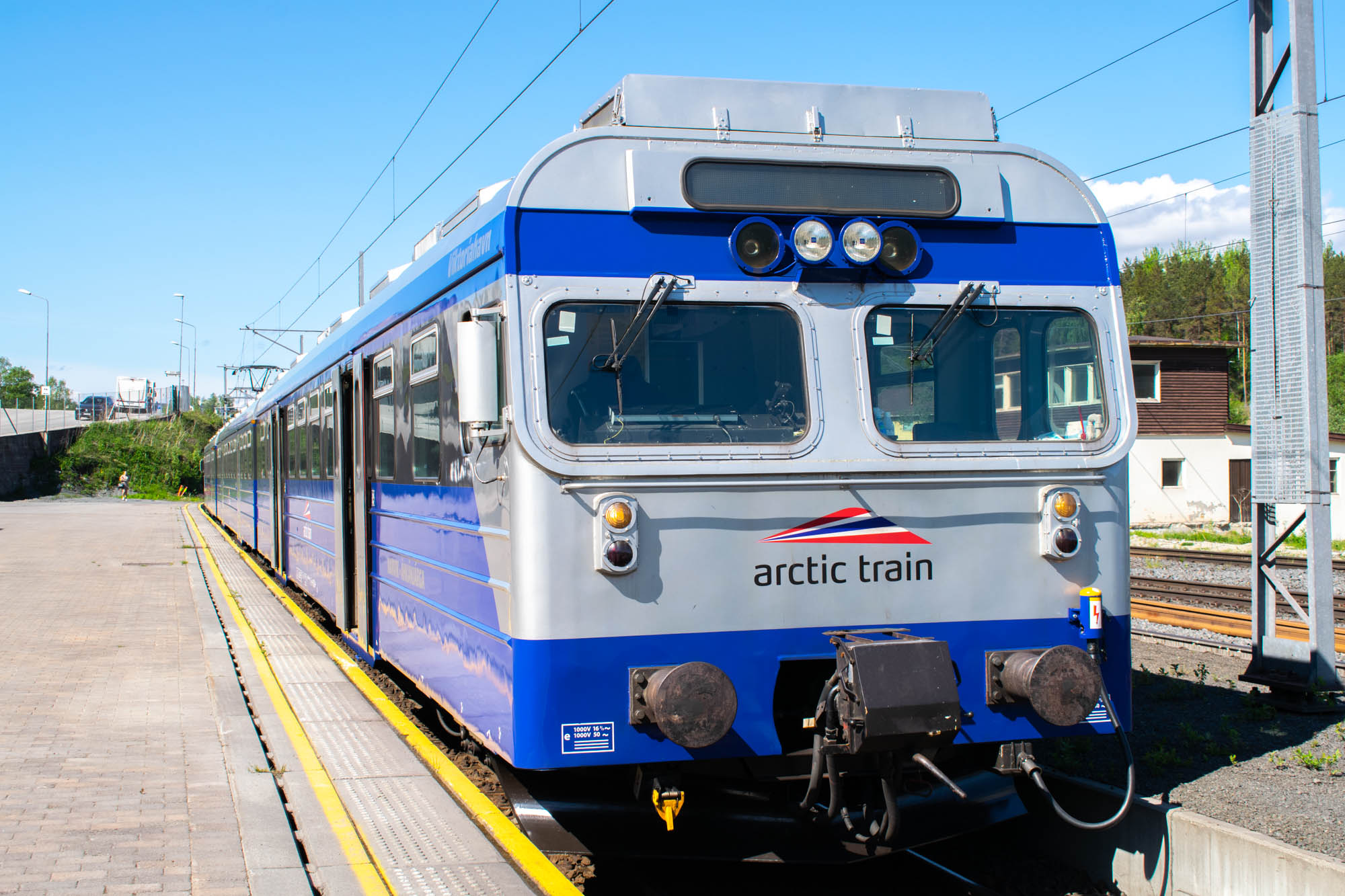 Arctic Train venter på avgang fra Narvik Stasjon