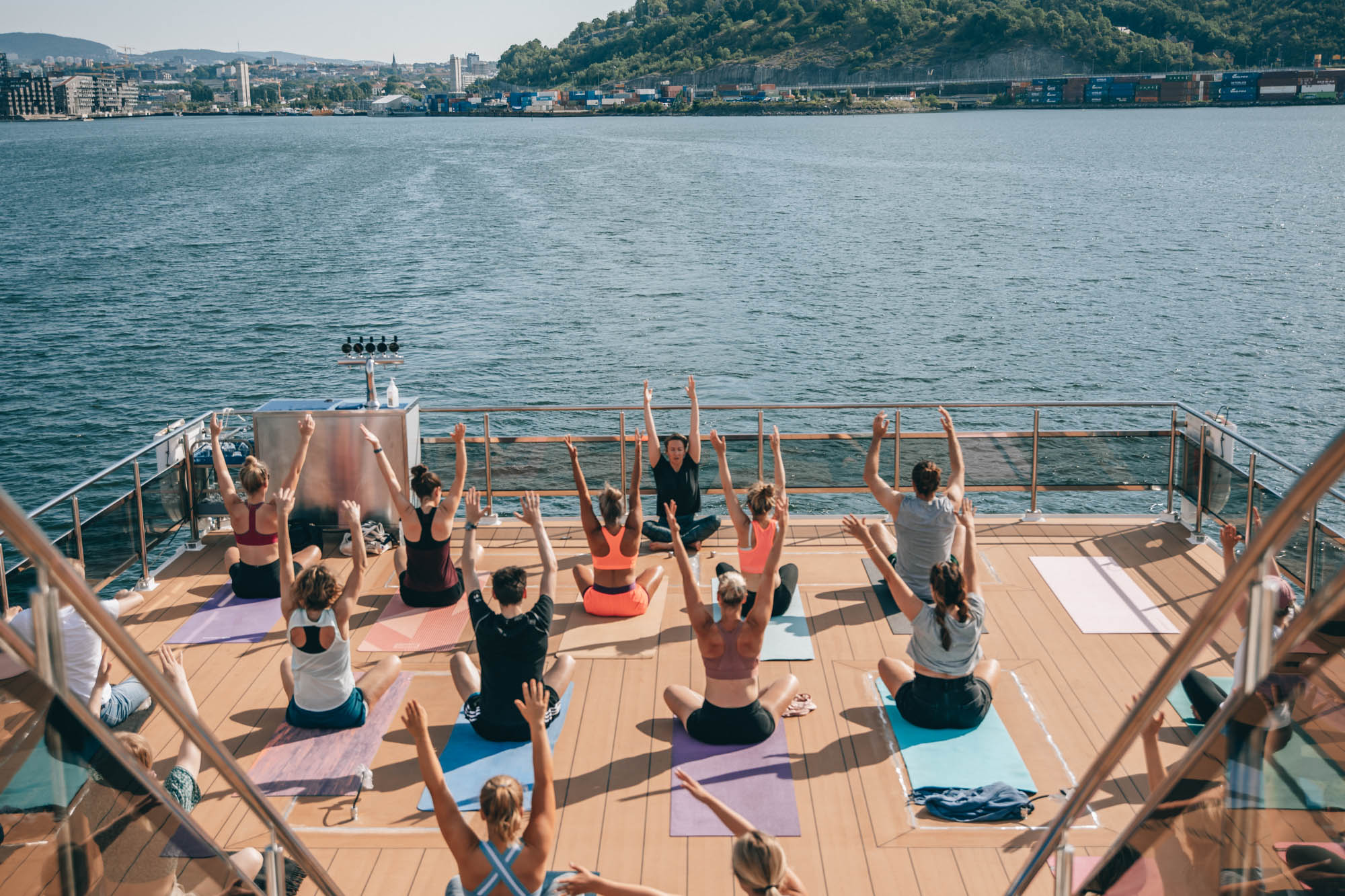 Morgenyoga-cruise med Brim Explorer i Oslofjorden