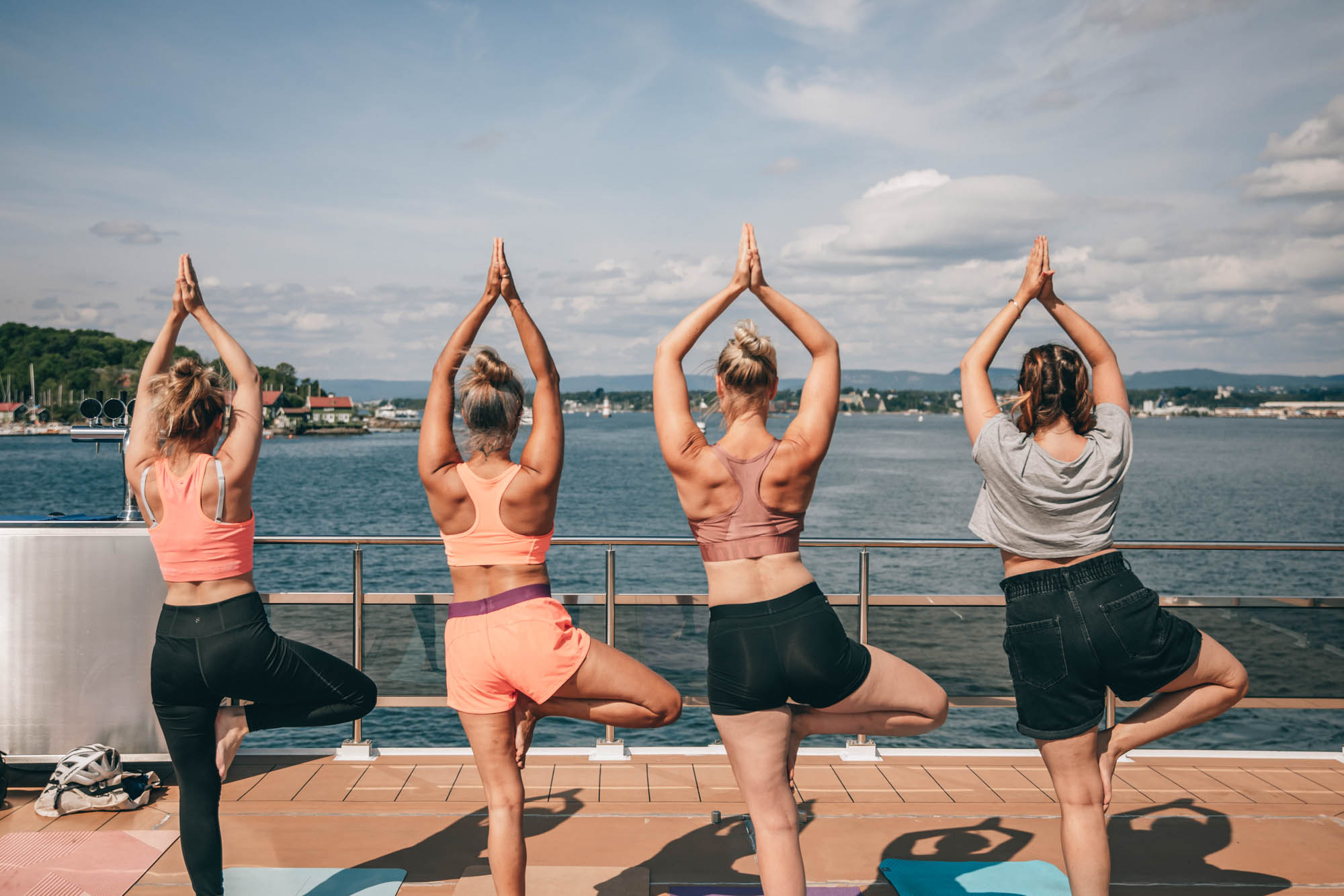 Morgenyoga-cruise med Brim Explorer i Oslofjorden